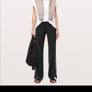 BRAND NEW LULULEMON SWEAT PANTS